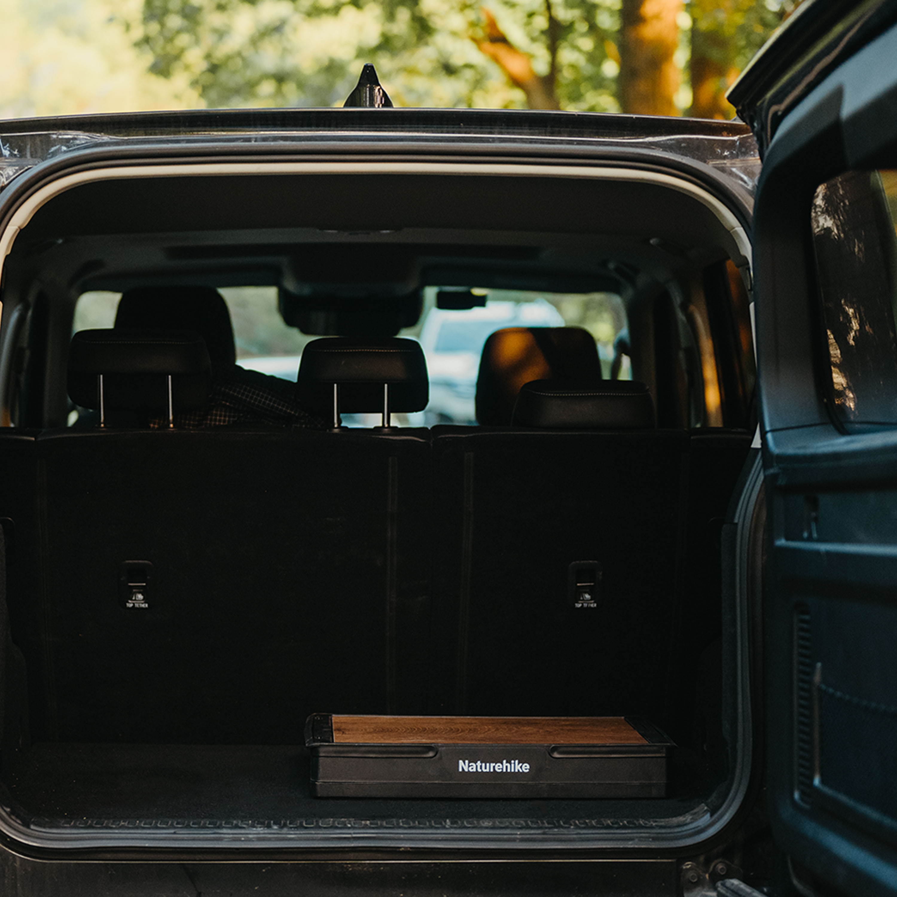 Naturehike skladovací box s odkládacím stolkem - černý